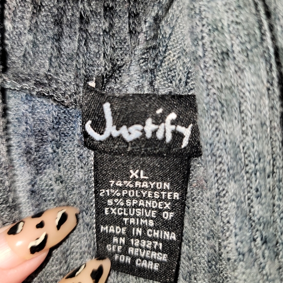 Justify tie dye long sleeve with hood - Picture 3 of 4